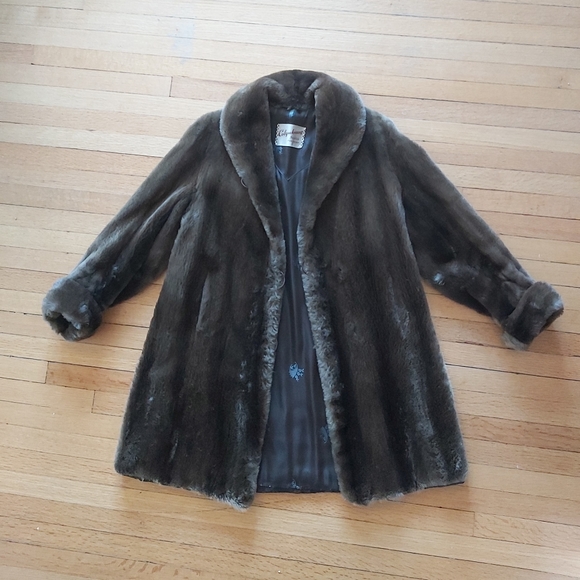 Lovely soft brown vintage Scottish fur coat - Picture 1 of 7